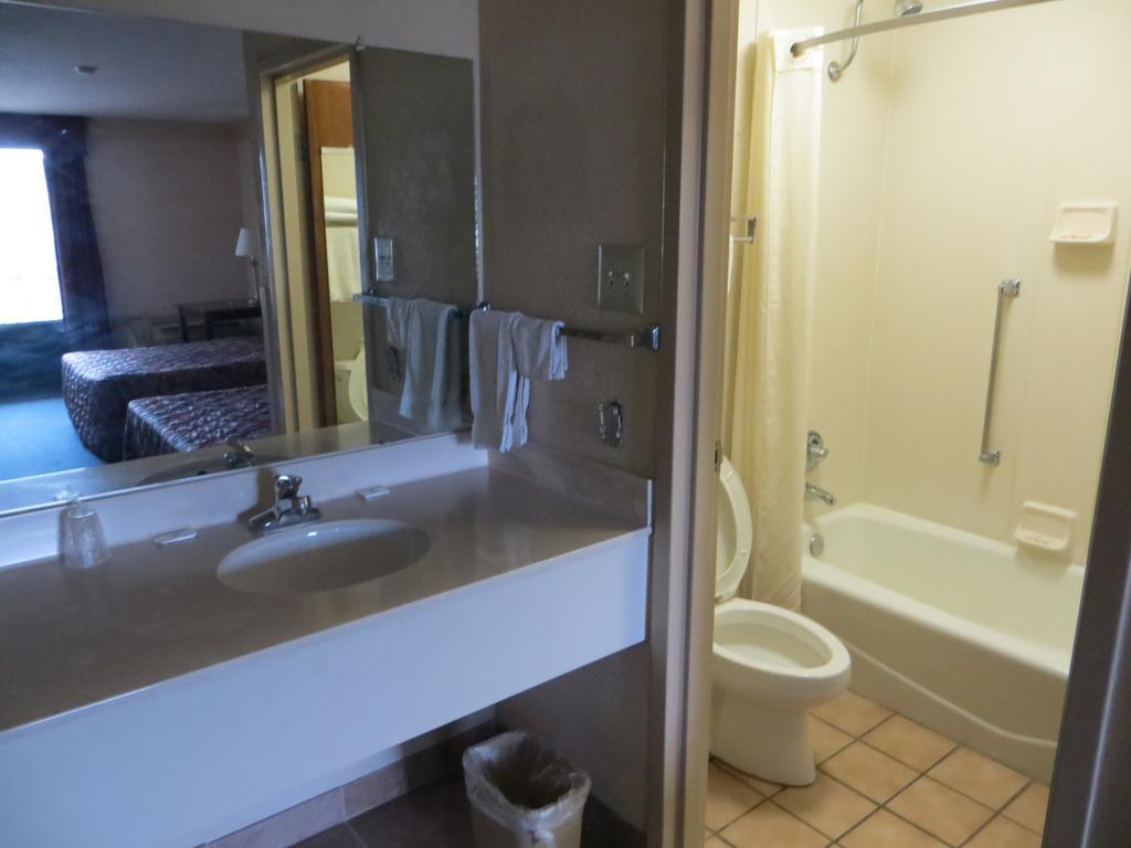 Budgetel Inn & Suites Macon Quarto foto